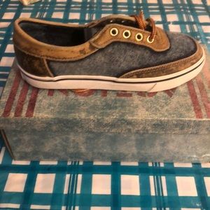 Action club boy shoes brand new